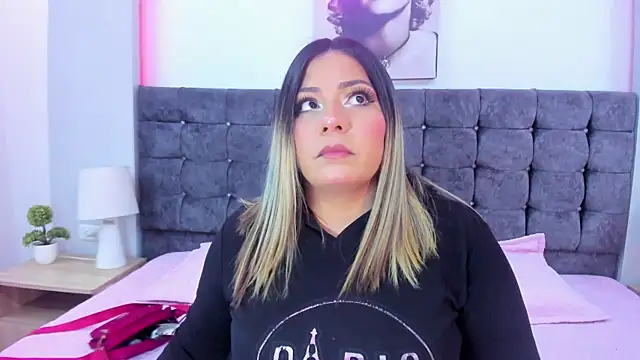 isabella horney  online show from 10-30-25, 04:41