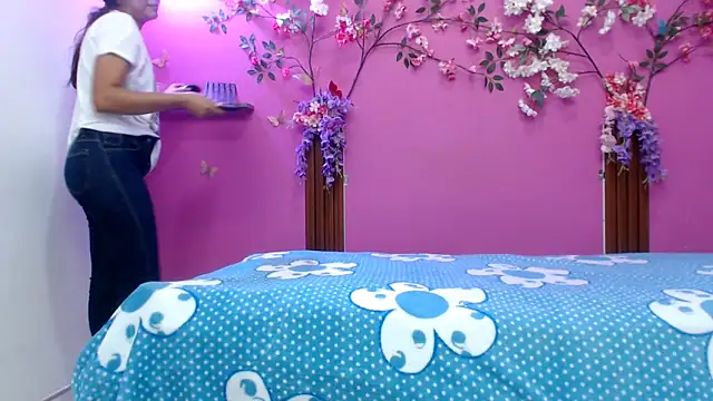 skinnybarbie022 online show from 04-17-26, 12:35