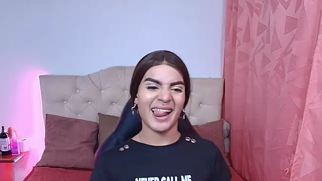 lailahdark online show from 10-15-25, 04:23