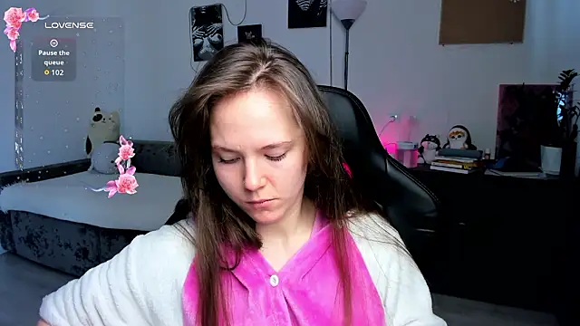 cute little ass online show from 02-26-26, 08:24