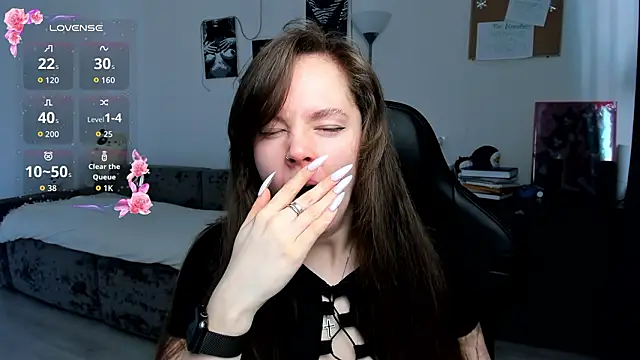 cute little ass online show from 03-07-26, 05:04