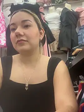 Snapshot of Fabii15 chatting on 09-17-25, 11:06 Fabii15 online show from 09-17-25, 11:06