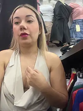 Snapshot of Fabii15 chatting on 09-24-25, 12:14 Fabii15 online show from 09-24-25, 12:14