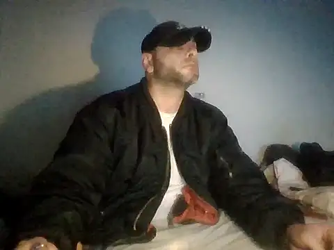 Snapshot of SmokedAlloy2 chatting on 12-17-25, 01:00 SmokedAlloy2 online show from 12-17-25, 01:00