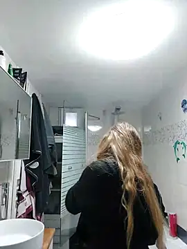 Snapshot of Alisasex@xh chatting on 03-22-25, 03:53 Alisasexxh online show from 03-22-25, 03:53