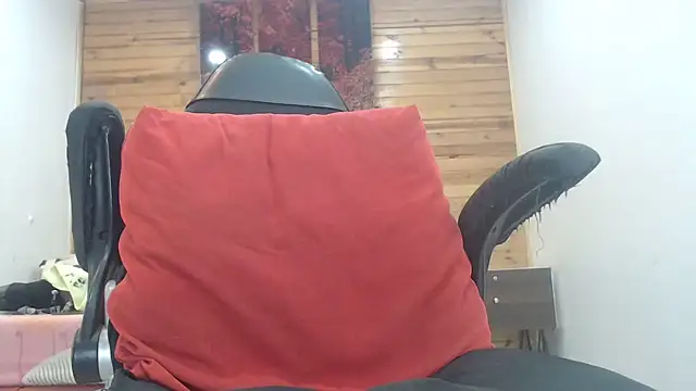 Snapshot of JackyHotBlack chatting on 11-08-25, 12:27 JackyHotBlack online show from 11-08-25, 12:27