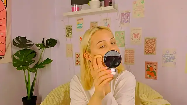 Charlotte Colinss online show from 10-24-25, 03:25