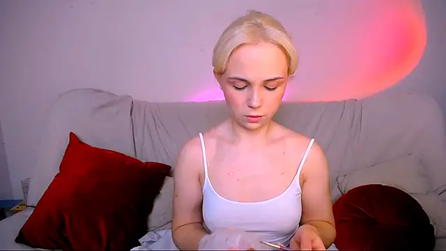 Snapshot of Charlotte_Colinss chatting on 02-16-26, 03:57 Charlotte Colinss online show from 02-16-26, 03:57