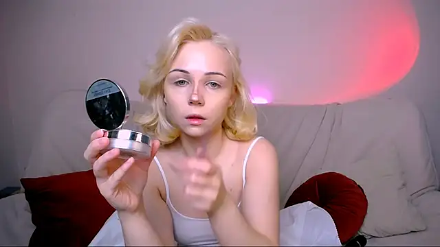 Snapshot of Charlotte_Colinss chatting on 02-19-26, 03:35 Charlotte Colinss online show from 02-19-26, 03:35