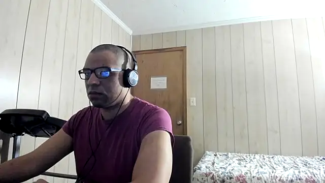 Snapshot of NaturalBeautyQueen chatting on 06-20-26, 05:16 NaturalBeautyQueen online show from 06-20-26, 05:16