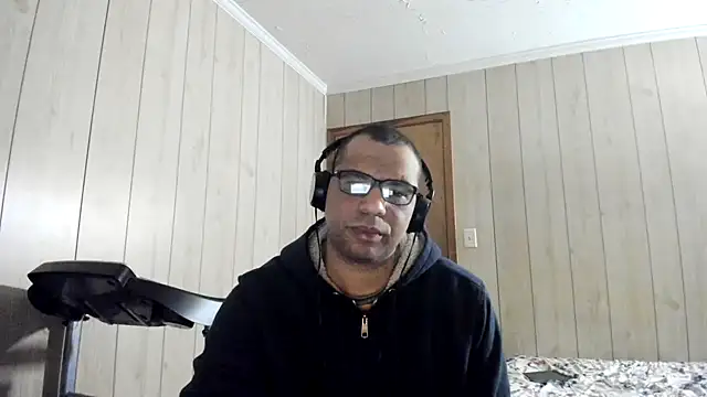 Snapshot of NaturalBeautyQueen chatting on 07-02-26, 02:01 NaturalBeautyQueen online show from 07-02-26, 02:01