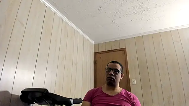 Snapshot of NaturalBeautyQueen chatting on 07-17-26, 11:28 NaturalBeautyQueen online show from 07-17-26, 11:28