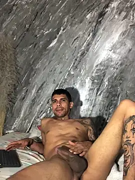 Snapshot of allanjones15 chatting on 10-16-25, 05:41 allanjones15 online show from 10-16-25, 05:41