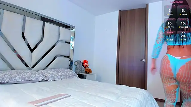 Snapshot of Michelle_Ferrerr chatting on 10-24-25, 11:17 Michelle Ferrerr online show from 10-24-25, 11:17