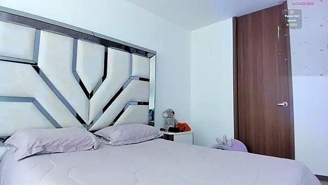 Snapshot of Michelle_Ferrerr chatting on 12-03-25, 08:29 Michelle Ferrerr online show from 12-03-25, 08:29