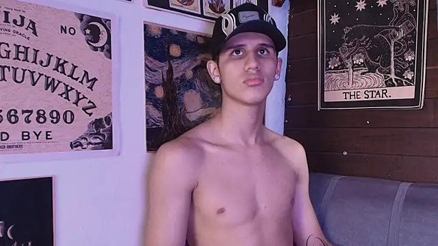 Snapshot of _realwav chatting on 09-19-25, 08:31 realwav online show from 09-19-25, 08:31