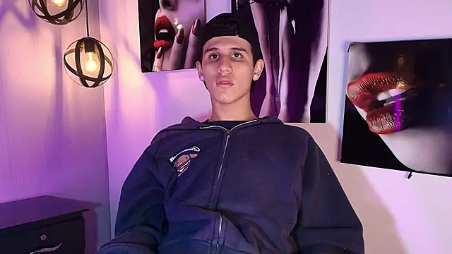 Snapshot of _realwav chatting on 10-14-25, 08:59 realwav online show from 10-14-25, 08:59