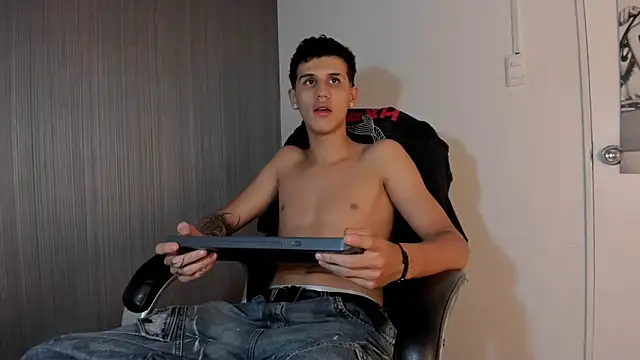 Snapshot of _realwav chatting on 10-18-25, 05:46 realwav online show from 10-18-25, 05:46