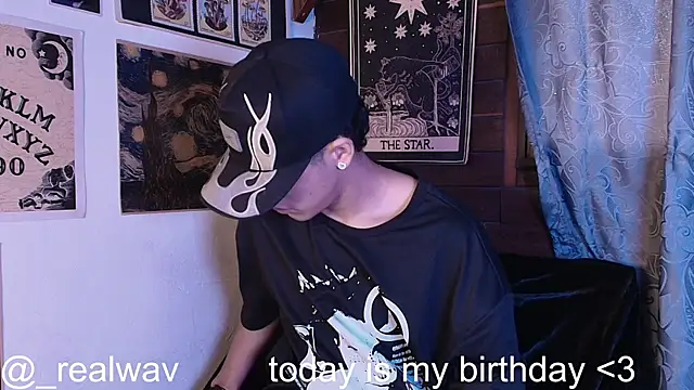 Snapshot of _realwav chatting on 10-26-25, 10:25 realwav online show from 10-26-25, 10:25