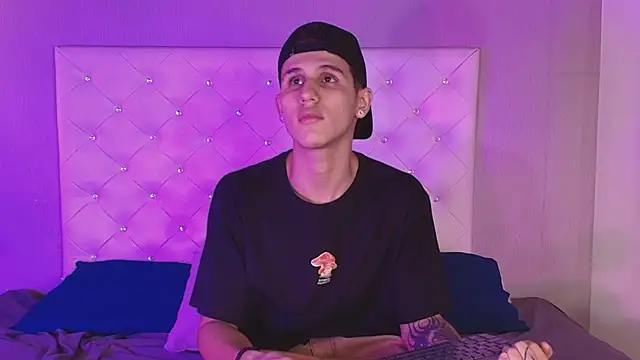 Snapshot of _realwav chatting on 10-28-25, 06:50 realwav online show from 10-28-25, 06:50