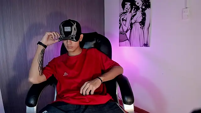 Snapshot of _realwav chatting on 10-30-25, 07:54 realwav online show from 10-30-25, 07:54