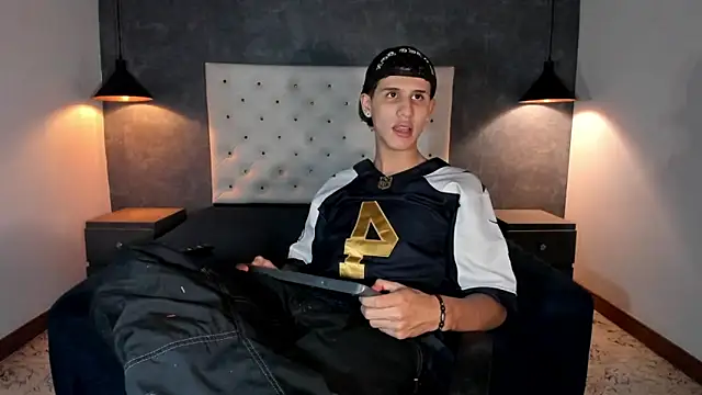  realwav online show from 12-18-25, 06:30