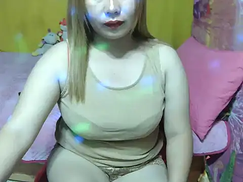 Snapshot of Strawberryyou chatting on 12-05-25, 11:41 Strawberryyou online show from 12-05-25, 11:41