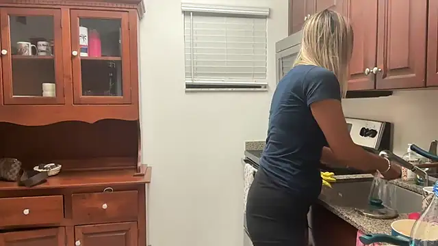 prettyykitty22 online show from 11-03-25, 12:35