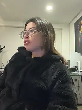 Isabela Colins online show from 09-15-25, 11:32