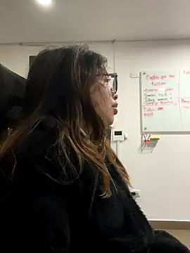 Isabela Colins online show from 09-16-25, 11:33