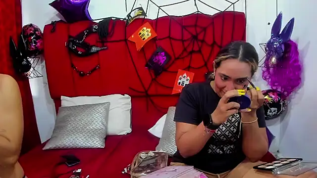 Snapshot of IsabelaANDalahia chatting on 10-29-25, 01:46 IsabelaANDalahia online show from 10-29-25, 01:46