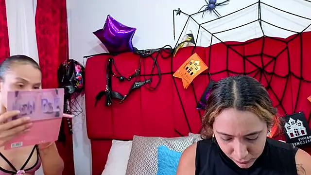 Snapshot of IsabelaANDalahia chatting on 11-04-25, 02:05 IsabelaANDalahia online show from 11-04-25, 02:05