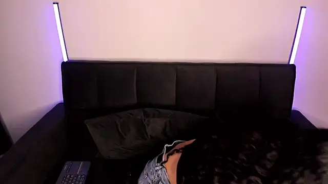 Snapshot of Alynn_Bri_ chatting on 02-10-26, 02:59 Alynn Bri online show from 02-10-26, 02:59