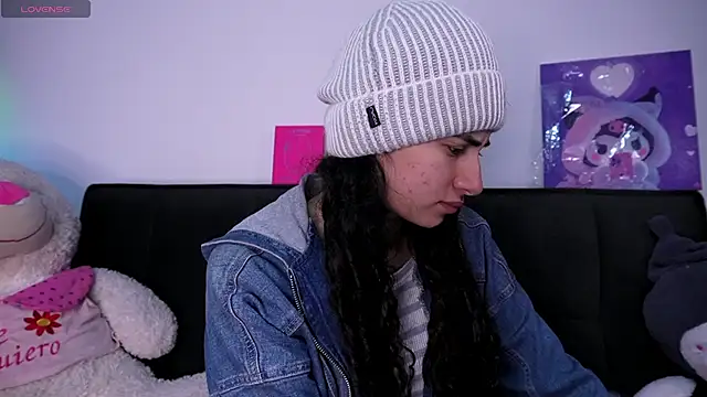 Snapshot of Alynn_Bri_ chatting on 07-11-26, 03:31 Alynn Bri online show from 07-11-26, 03:31