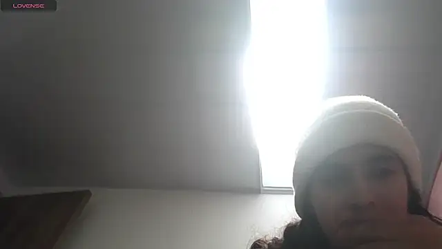 Snapshot of Alynn_Bri_ chatting on 07-22-26, 02:31 Alynn Bri online show from 07-22-26, 02:31