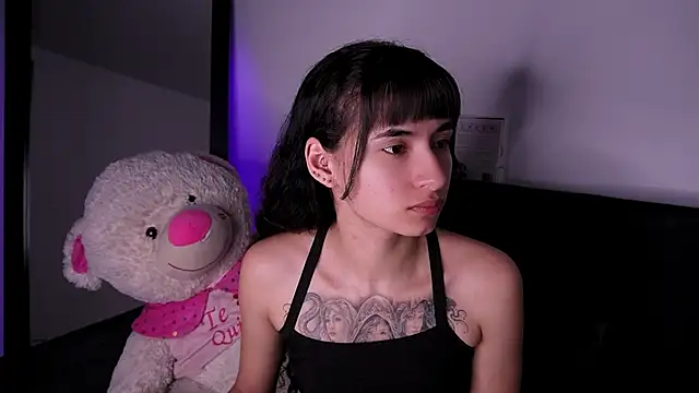 Snapshot of Alynn_Bri_ chatting on 07-31-26, 02:11 Alynn Bri online show from 07-31-26, 02:11