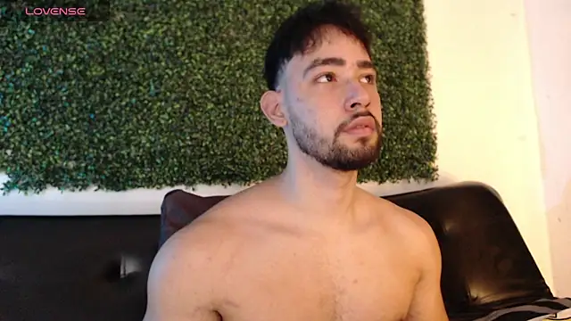 Snapshot of sam_ford_2 chatting on 11-06-25, 12:33 sam ford 2 online show from 11-06-25, 12:33