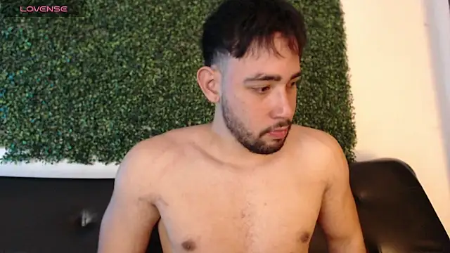 Snapshot of sam_ford_2 chatting on 12-20-25, 12:51 sam ford 2 online show from 12-20-25, 12:51