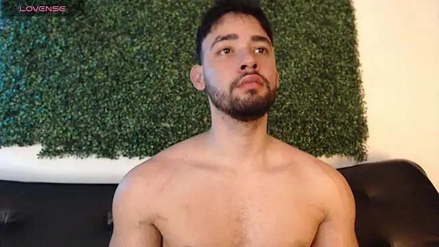 Snapshot of sam_ford_2 chatting on 12-22-25, 12:51 sam ford 2 online show from 12-22-25, 12:51