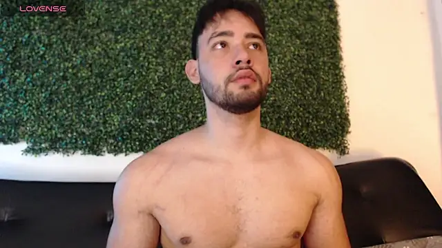 Snapshot of sam_ford_2 chatting on 01-08-26, 12:57 sam ford 2 online show from 01-08-26, 12:57