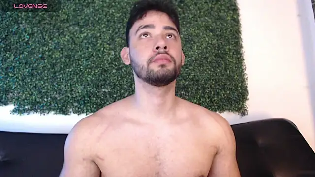 Snapshot of sam_ford_2 chatting on 01-09-26, 12:35 sam ford 2 online show from 01-09-26, 12:35