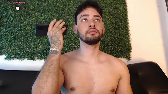 Snapshot of sam_ford_2 chatting on 01-11-26, 04:06 sam ford 2 online show from 01-11-26, 04:06