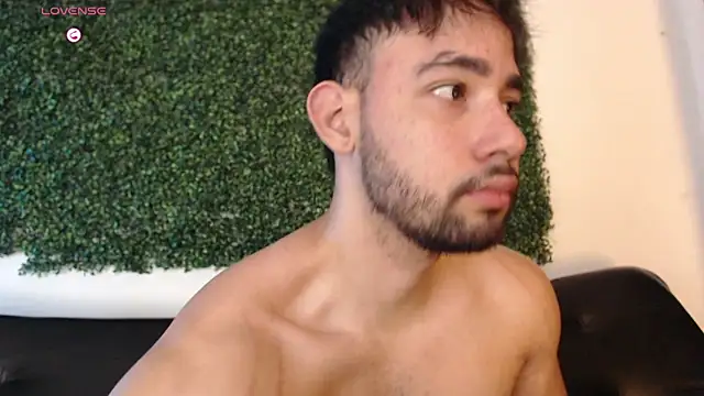 Snapshot of sam_ford_2 chatting on 01-12-26, 01:22 sam ford 2 online show from 01-12-26, 01:22