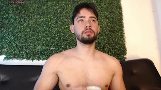 Snapshot of sam_ford_2 chatting on 02-12-26, 12:49 sam ford 2 online show from 02-12-26, 12:49