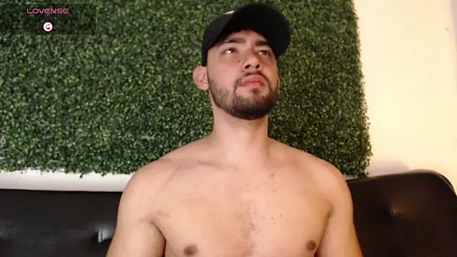 Snapshot of sam_ford_2 chatting on 03-20-26, 01:32 sam ford 2 online show from 03-20-26, 01:32