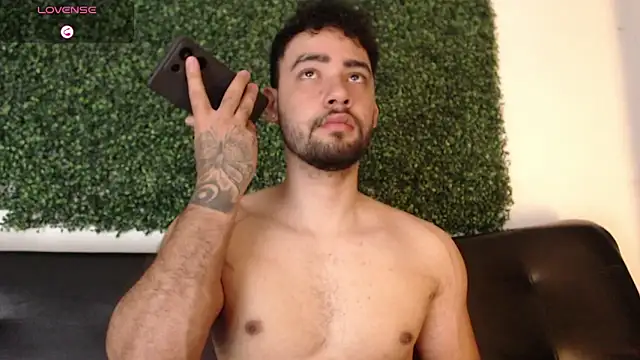 Snapshot of sam_ford_2 chatting on 03-25-26, 11:55 sam ford 2 online show from 03-25-26, 11:55