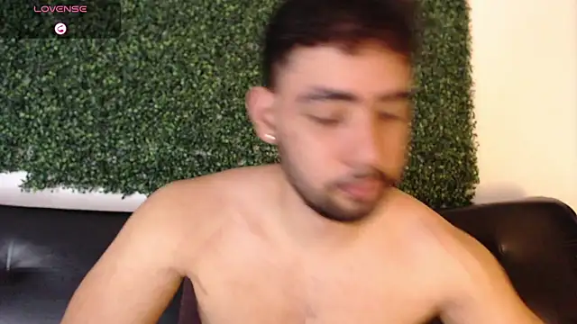 Snapshot of sam_ford_2 chatting on 04-07-26, 11:48 sam ford 2 online show from 04-07-26, 11:48