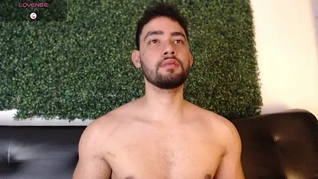 Snapshot of sam_ford_2 chatting on 04-11-26, 12:26 sam ford 2 online show from 04-11-26, 12:26