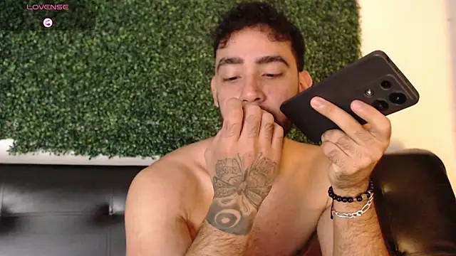 Snapshot of sam_ford_2 chatting on 04-14-26, 01:00 sam ford 2 online show from 04-14-26, 01:00