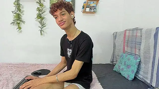 Snapshot of Peterfrost19 chatting on 11-07-25, 03:23 Peterfrost19 online show from 11-07-25, 03:23